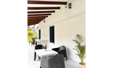 Chalet con piscina y quincho en Chacras de Benitez!