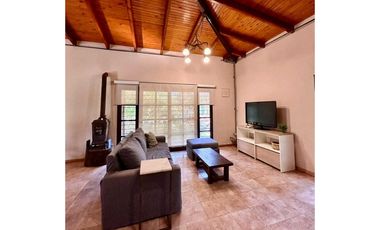 Chalet con piscina y quincho en Chacras de Benitez!