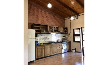 Chalet con piscina y quincho en Chacras de Benitez!
