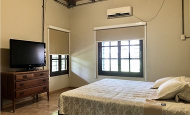 Chalet con piscina y quincho en Chacras de Benitez!