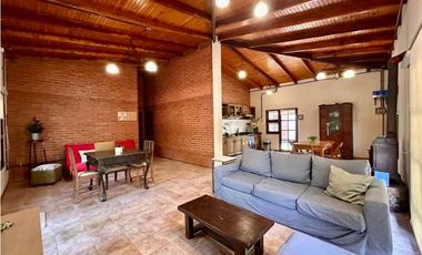 Chalet con piscina y quincho en Chacras de Benitez!
