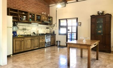 Chalet con piscina y quincho en Chacras de Benitez!