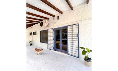 Chalet con piscina y quincho en Chacras de Benitez!