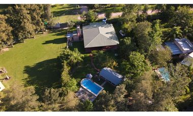 Chalet con piscina y quincho en Chacras de Benitez!