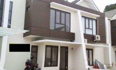 Rumah dijual 2 Lantai Cihanjuang Towhouse Lokasi Strategis Pinggir Jalan Utama
