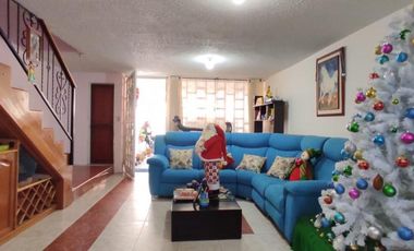 casa en venta en villa universitaria. Cod V214