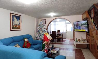 casa en venta en villa universitaria. Cod V214