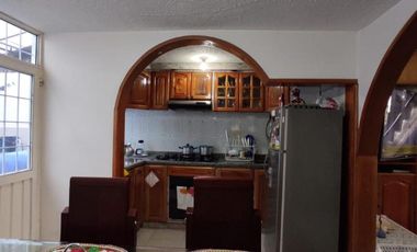 casa en venta en villa universitaria. Cod V214