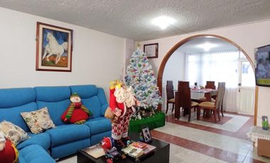 casa en venta en villa universitaria. Cod V214