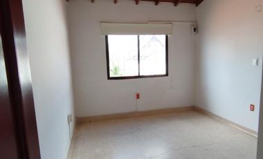 casa en arriendo/venta en barrio el rosal. Cod A2479