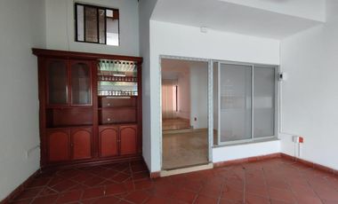 casa en arriendo/venta en barrio el rosal. Cod A2479