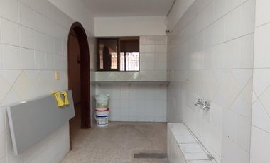 casa en arriendo/venta en barrio el rosal. Cod A2479
