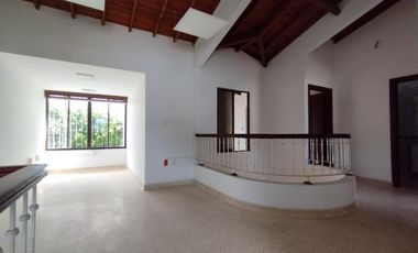 casa en arriendo/venta en barrio el rosal. Cod A2479
