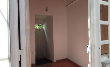 casa en arriendo/venta en barrio el rosal. Cod A2479