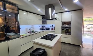 casa en venta en los colorados. Cod V5388