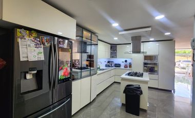 casa en venta en los colorados. Cod V5388