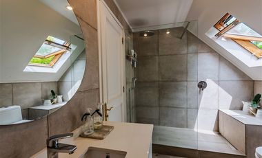 Exquisita casa impecable 6 dorm. en Golf de Manquehue