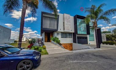 Casa de Lujo en Venta en Rinconada Del Bosque Zapopan