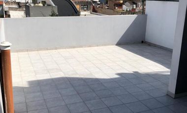 Departamento ubicado a 150 metros de la Avenida Hipólito Yrigoyen.