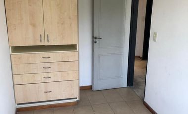 Departamento ubicado a 150 metros de la Avenida Hipólito Yrigoyen.