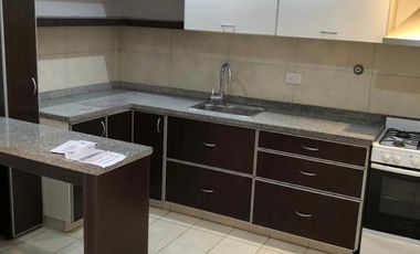 Departamento ubicado a 150 metros de la Avenida Hipólito Yrigoyen.
