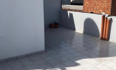 Departamento ubicado a 150 metros de la Avenida Hipólito Yrigoyen.