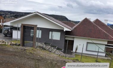 Casa de Venta – Challuabamba  4 dormitorios máster 4 garajes, áres verdes