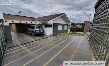 Casa de Venta – Challuabamba  4 dormitorios máster 4 garajes, áres verdes