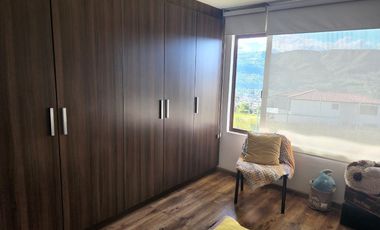 Casa de Venta – Challuabamba  4 dormitorios máster 4 garajes, áres verdes