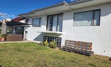 Casa de Venta – Challuabamba  4 dormitorios máster 4 garajes, áres verdes