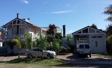 HERMOSA CASA EN COUNTRY DE GOLF CHASCOMUS.