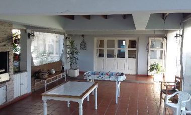 HERMOSA CASA EN COUNTRY DE GOLF CHASCOMUS.