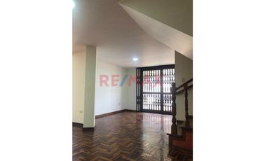 Vendo  ¡Excelente Propiedad Ubicada En San Borja Sur 384