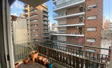 Venta departamento de tres dormitorios con balcón. Zona Centro, Rosario
