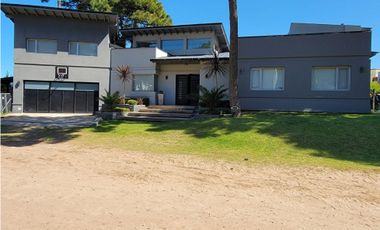 EXCELENTE CASA MODERNA A 6 CUADRAS DEL MAR