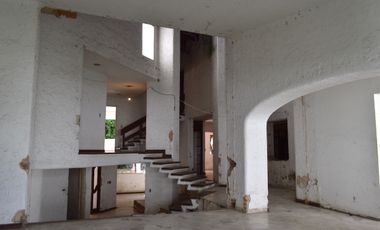 Ubicadísima propiedad en venta como terreno !