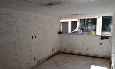 Ubicadísima propiedad en venta como terreno !