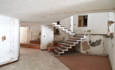 Ubicadísima propiedad en venta como terreno !