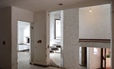 Ubicadísima propiedad en venta como terreno !