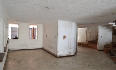 Ubicadísima propiedad en venta como terreno !