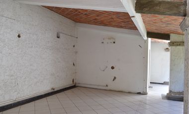 Ubicadísima propiedad en venta como terreno !