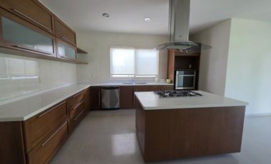 Casa en RENTA en El Álamo Country Club en Celaya Gto.