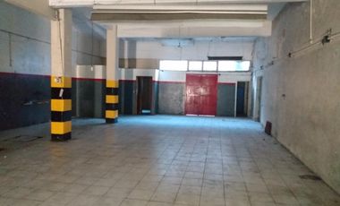 Galpón de 250 metros a una cuadra de Av. mitre ideal deposito