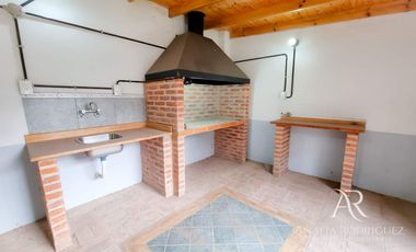 ALQUILER – DEPARTAMENTO / PH TIPO CASA – 3 AMBIENTES + ESTUDIO CON JARDÍN – BOULOGNE