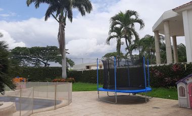 VENTA DE AMPLIA CASA EN URBANIZACION VISTA AL PARQUE VIA A SAMBORONDON