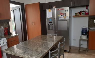 VENTA DE AMPLIA CASA EN URBANIZACION VISTA AL PARQUE VIA A SAMBORONDON