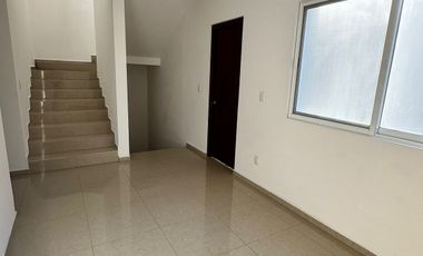 RENTA DE CASA SEMIAMUEBLADA CON ROOF GARDEN EN LOMAS