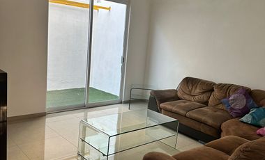 RENTA DE CASA SEMIAMUEBLADA CON ROOF GARDEN EN LOMAS