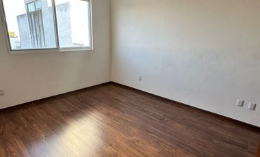 RENTA DE CASA SEMIAMUEBLADA CON ROOF GARDEN EN LOMAS