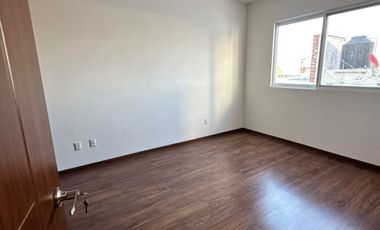 RENTA DE CASA SEMIAMUEBLADA CON ROOF GARDEN EN LOMAS